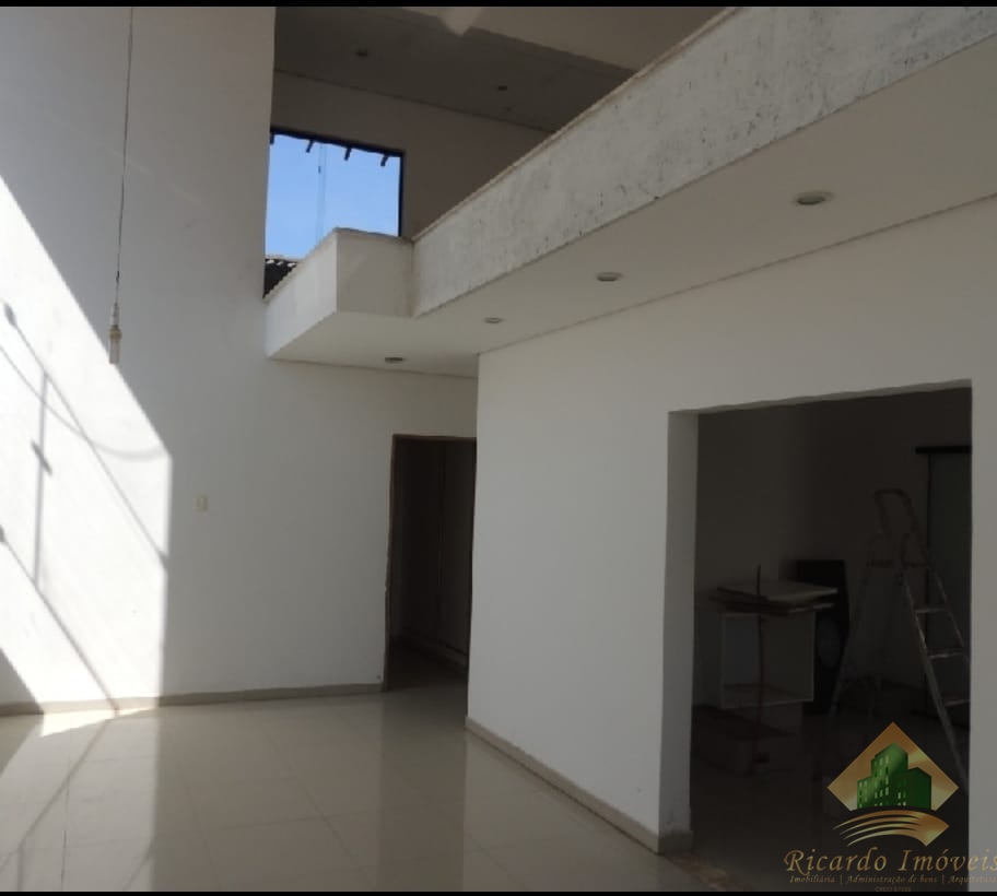 Sobrado à venda com 4 quartos, 220m² - Foto 1