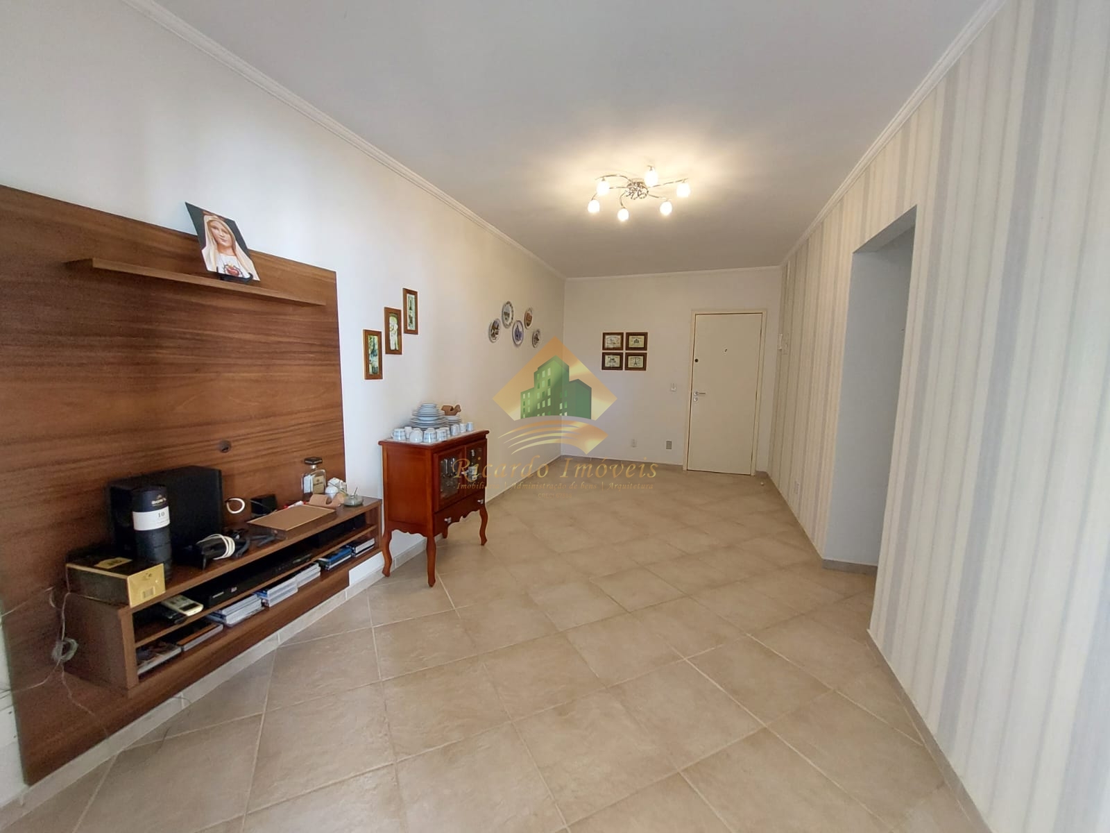 Apartamento à venda com 2 quartos, 70m² - Foto 3